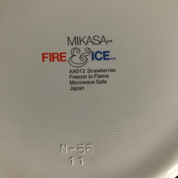 Mikasa Fire & Ice Strawberries Covered Casserole 3/4 Quart Dish - Picture 10 of 16
